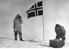14 декабря – Руаль Амундсен первым достиг Южного Полюса
